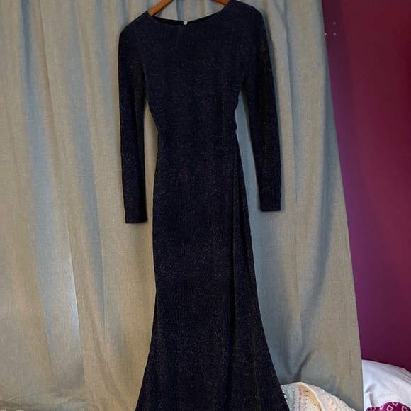 Beautiful dark blue long flowing dress - Picture 8 of 16